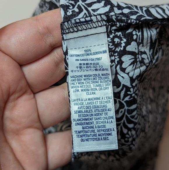 NWT Old Navy Black & White Cotton Floral Button Up Woman's Medium - Picture 7 of 10